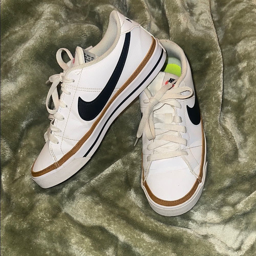 Nike Court Legacy